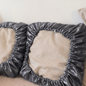 Housse d’oreiller en satin gris métal foncé/blanc