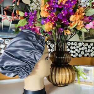 Bonnet en satin réversible