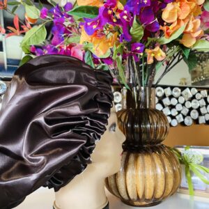 Bonnet en satin réversible