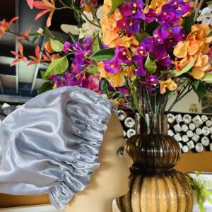 Bonnet en satin réversible