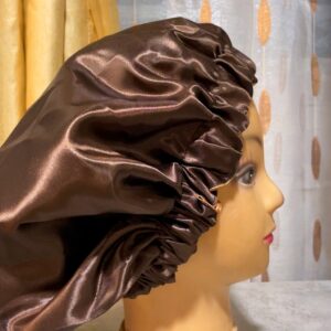 Bonnet en satin réversible