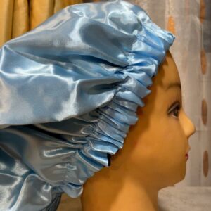 Bonnet en satin réversible