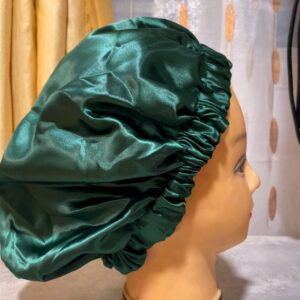 Bonnet en satin réversible