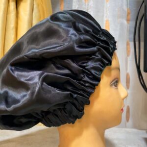Bonnet en satin réversible
