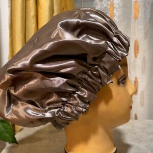 Bonnet en satin réversible