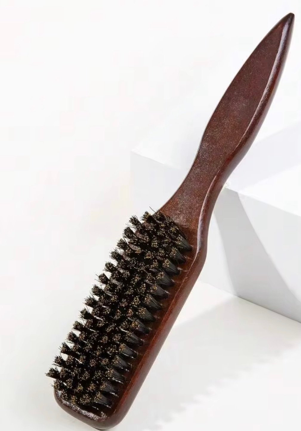 Brosse en bois brun foncé